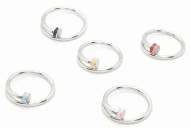 Anillo de acero quirurgico clavo liso con color